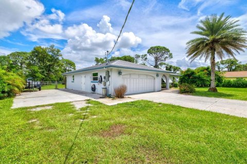 House in Englewood, Florida 3 bedrooms, 159.51 sq.m. № 1901880 - photo 10