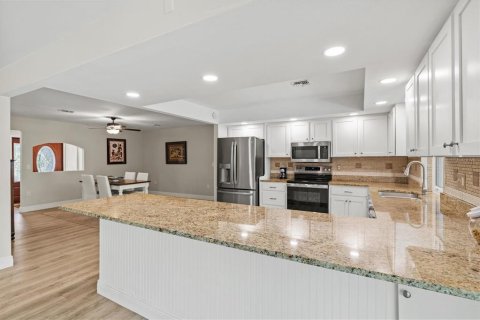 House in Englewood, Florida 3 bedrooms, 159.51 sq.m. № 1901880 - photo 17