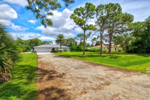 House in Englewood, Florida 3 bedrooms, 159.51 sq.m. № 1901880 - photo 5