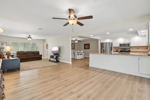 House in Englewood, Florida 3 bedrooms, 159.51 sq.m. № 1901880 - photo 24