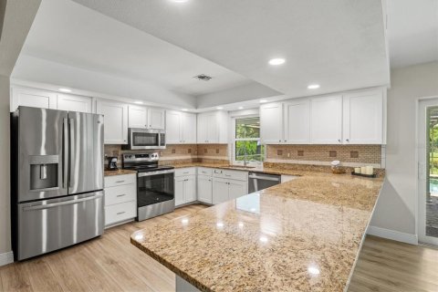 House in Englewood, Florida 3 bedrooms, 159.51 sq.m. № 1901880 - photo 18