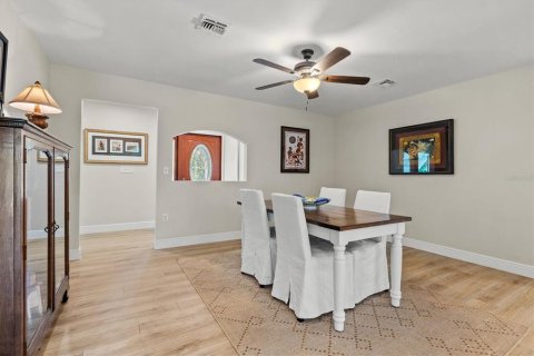 House in Englewood, Florida 3 bedrooms, 159.51 sq.m. № 1901880 - photo 13