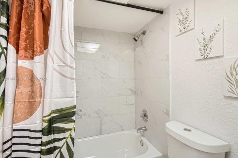 Apartment in Pompano Beach, Florida 2 bedrooms, 74.32 sq.m. № 2171275 - photo 7