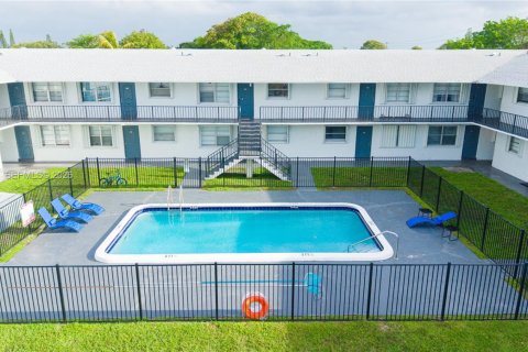 Apartment in Pompano Beach, Florida 2 bedrooms, 74.32 sq.m. № 2171275 - photo 2