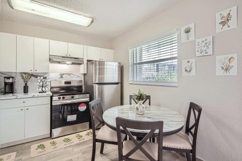 Apartment in Pompano Beach, Florida 2 bedrooms, 74.32 sq.m. № 2171275 - photo 6