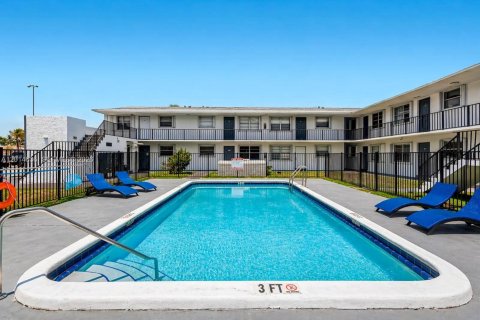 Apartment in Pompano Beach, Florida 2 bedrooms, 74.32 sq.m. № 2171275 - photo 12