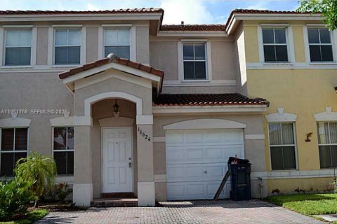 Дом в Майами, Флорида 3 спальни, 150.69м2 № 2006532