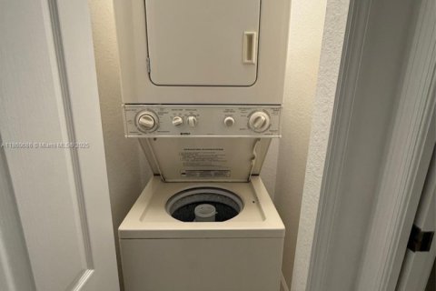 Condominio en alquiler en Homestead, Florida, 2 dormitorios, 84.91 m2 № 1891224 - foto 11