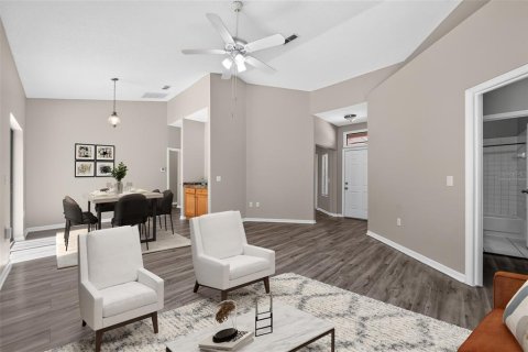 House in Orlando, Florida 3 bedrooms, 133.59 sq.m. № 2224980 - photo 6
