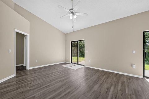 House in Orlando, Florida 3 bedrooms, 133.59 sq.m. № 2224980 - photo 5