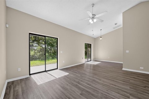 House in Orlando, Florida 3 bedrooms, 133.59 sq.m. № 2224980 - photo 8