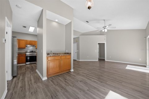 House in Orlando, Florida 3 bedrooms, 133.59 sq.m. № 2224980 - photo 11