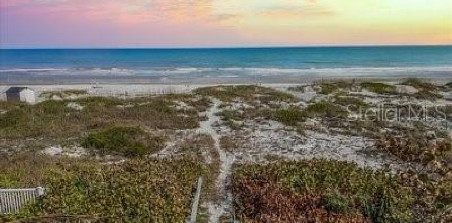 Villa ou maison à Cocoa Beach, Floride 5 chambres, 216.09 m2 № 1525406