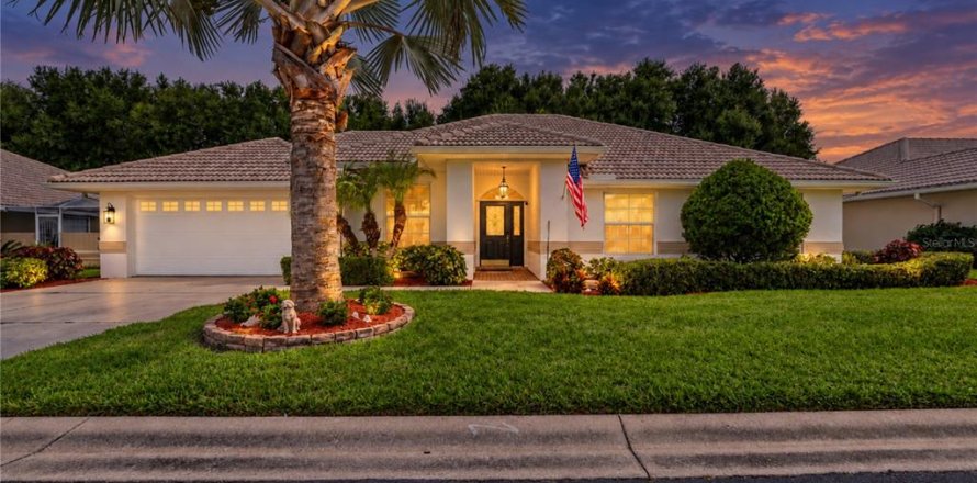 Casa en Auburndale, Florida 3 dormitorios, 175.21 m2 № 2383375