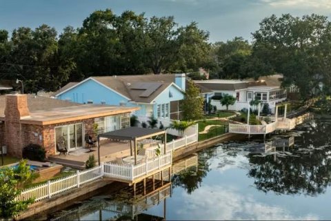House in Saint Petersburg, Florida 3 bedrooms, 156.35 sq.m. № 2363191