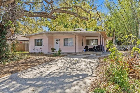 House in Saint Petersburg, Florida 2 bedrooms, 94.76 sq.m. № 1571826 - photo 1