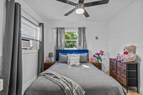 House in Saint Petersburg, Florida 2 bedrooms, 94.76 sq.m. № 1571826 - photo 13