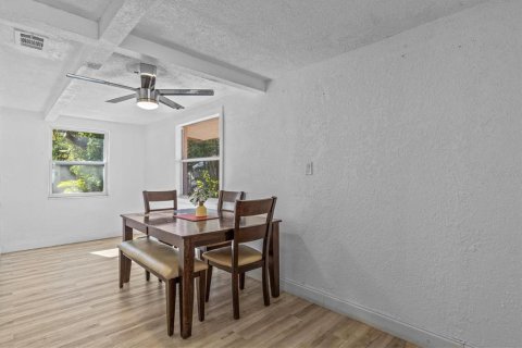 House in Saint Petersburg, Florida 2 bedrooms, 94.76 sq.m. № 1571826 - photo 10