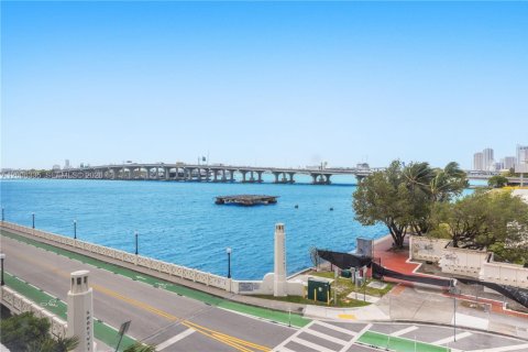 Condo in Miami, Florida  № 2072487 - photo 27