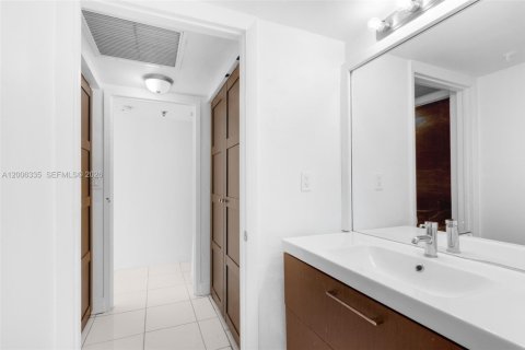 Condo in Miami, Florida  № 2072487 - photo 15