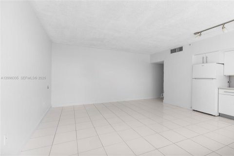 Condo in Miami, Florida  № 2072487 - photo 9
