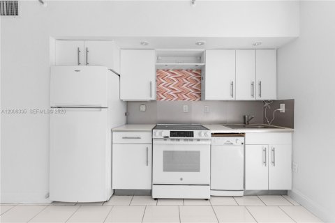 Condo in Miami, Florida  № 2072487 - photo 7