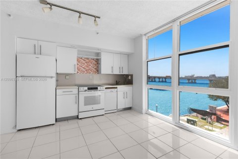 Condo in Miami, Florida  № 2072487 - photo 6