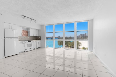 Condo in Miami, Florida  № 2072487 - photo 3