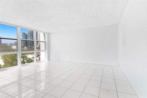 Condo in Miami, Florida  № 2072487 - photo 30