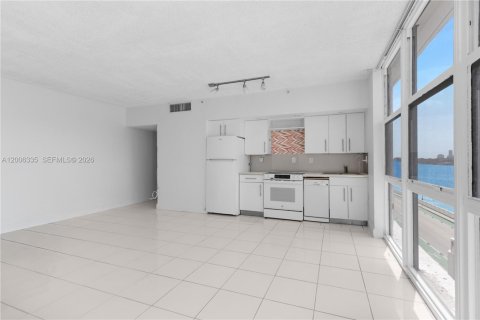 Condo in Miami, Florida  № 2072487 - photo 10