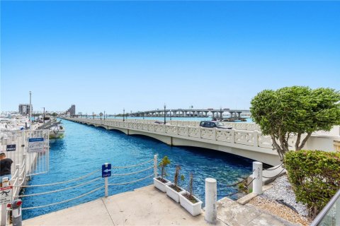 Condo in Miami, Florida  № 2072487 - photo 24