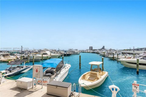 Studio in the Condo in Miami, Florida  № 2072487