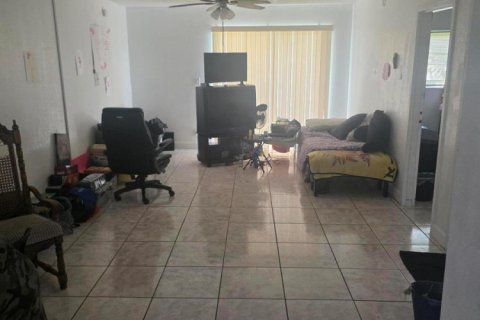 Condominio en venta en Lauderhill, Florida, 1 dormitorio, 57.97 m2 № 2192575 - foto 2