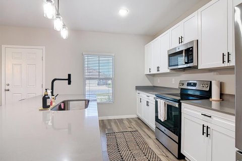 Villa ou maison à louer à Winter Haven, Floride: 4 chambres, 180.42 m2 № 2084584 - photo 7