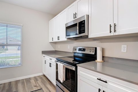 Villa ou maison à louer à Winter Haven, Floride: 4 chambres, 180.42 m2 № 2084584 - photo 8