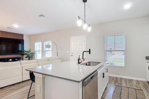 Villa ou maison à louer à Winter Haven, Floride: 4 chambres, 180.42 m2 № 2084584 - photo 6