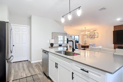 Villa ou maison à louer à Winter Haven, Floride: 4 chambres, 180.42 m2 № 2084584 - photo 2