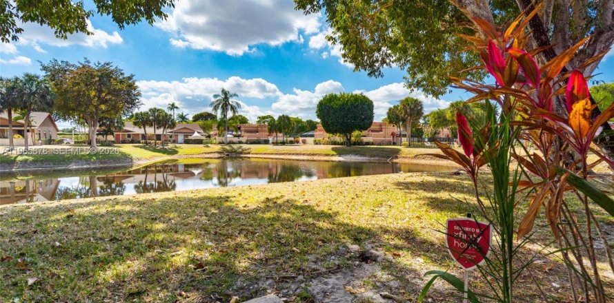 Таунхаус в Гринакрес, Флорида 3 спальни, 123.1м2 № 2027773