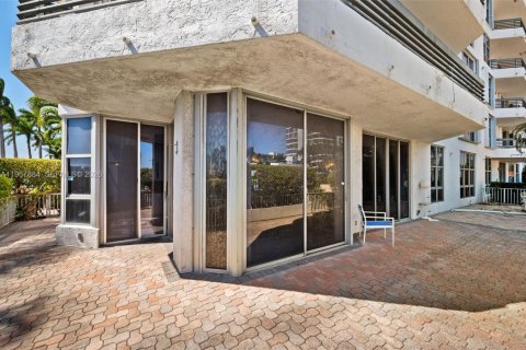 Купить кондоминиум в Авентура, Флорида 3 спальни, 157.38м2, № 2033623 - фото 28