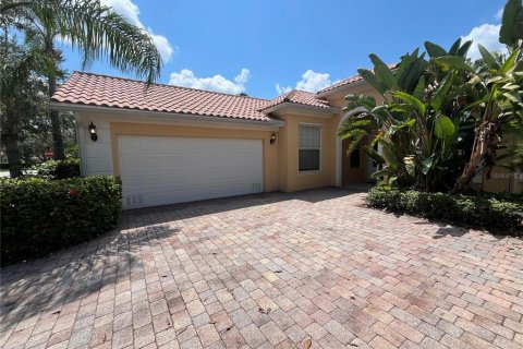 Casa en alquiler en Orlando, Florida, 3 dormitorios, 185.8 m2 № 1915253 - foto 1