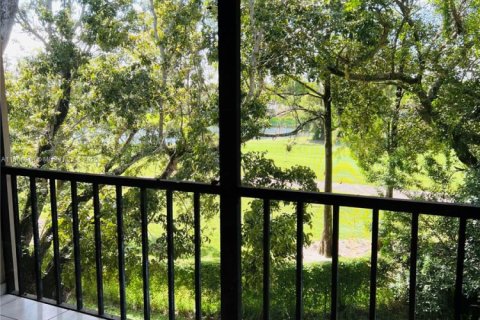 Condo in Tamarac, Florida, 2 bedrooms  № 1865166 - photo 23