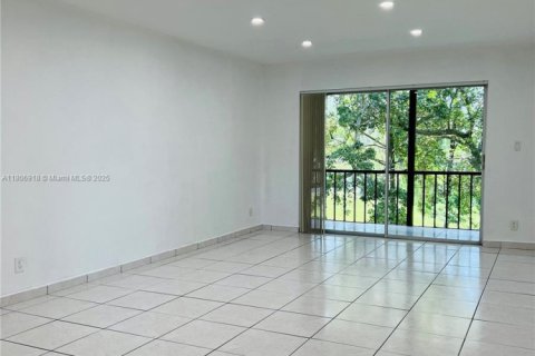 Condo in Tamarac, Florida, 2 bedrooms  № 1865166 - photo 22