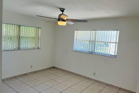 Condo in Tamarac, Florida, 2 bedrooms  № 1865166 - photo 14