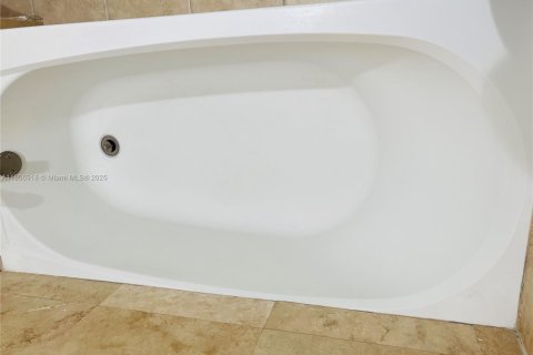 Condo in Tamarac, Florida, 2 bedrooms  № 1865166 - photo 19