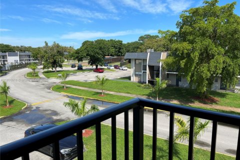 Condo in Tamarac, Florida, 2 bedrooms  № 1865166 - photo 26