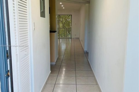 Condo in Tamarac, Florida, 2 bedrooms  № 1865166 - photo 5