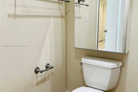 Condo in Tamarac, Florida, 2 bedrooms  № 1865166 - photo 12