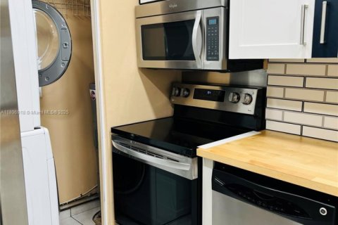Condo in Tamarac, Florida, 2 bedrooms  № 1865166 - photo 3
