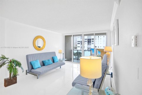 Copropriété à louer à Hollywood, Floride: 1 chambre, 77.57 m2 № 1867652 - photo 9