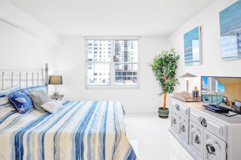 Copropriété à louer à Hollywood, Floride: 1 chambre, 77.57 m2 № 1867652 - photo 4